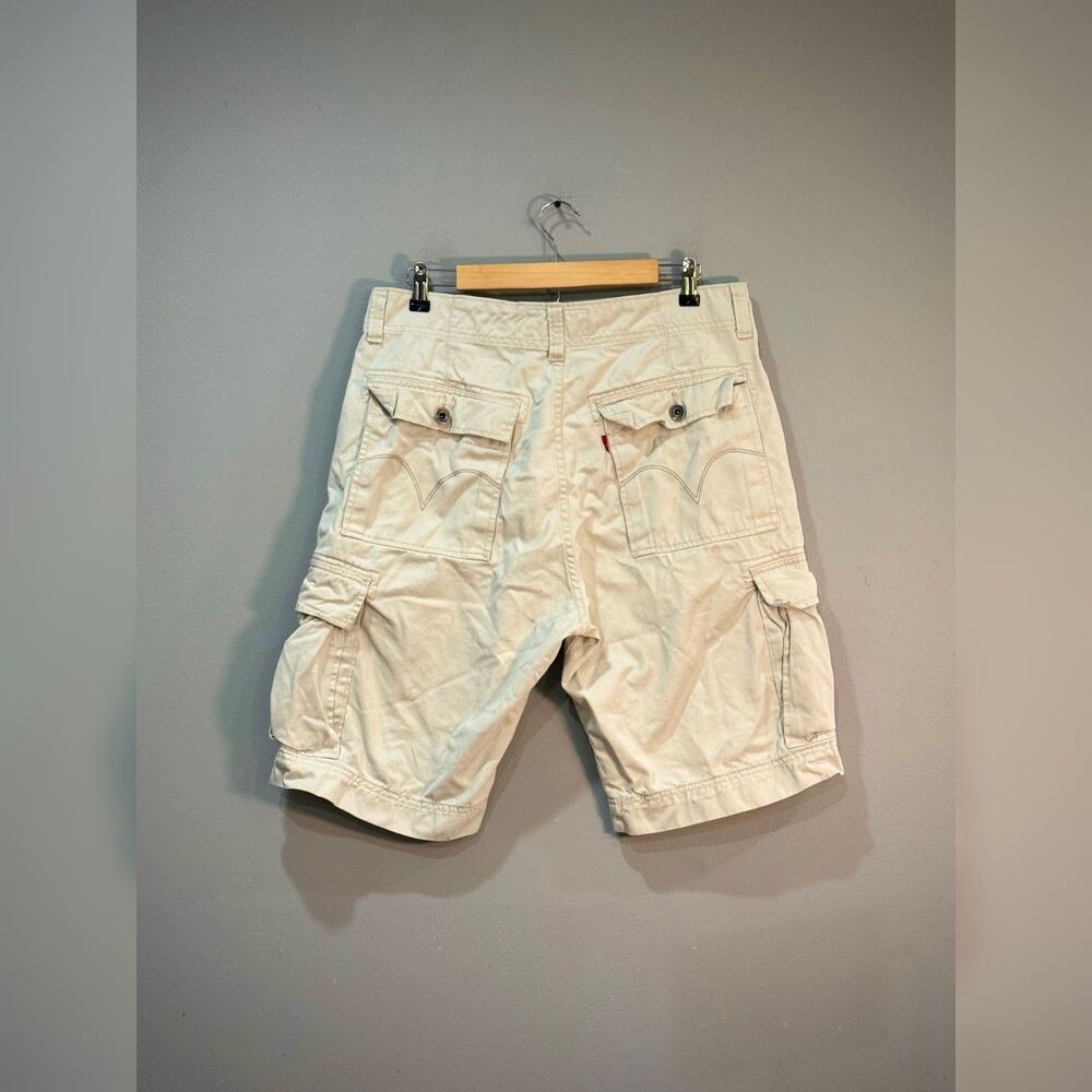 Men's Cream Levi's Cotton Cargo Shorts Size 33 VGUC - Picture 2 of 9